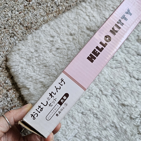 Hello Kitty Spoon and Chopsticks Set - Picture 4 of 5